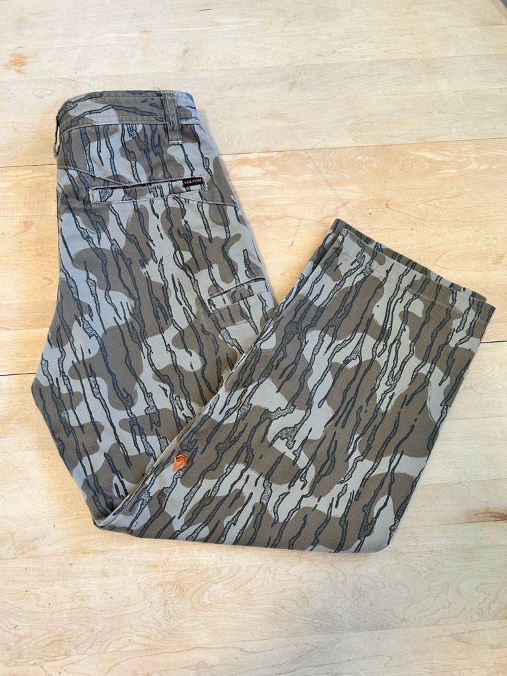 Camo Volcom work pant
